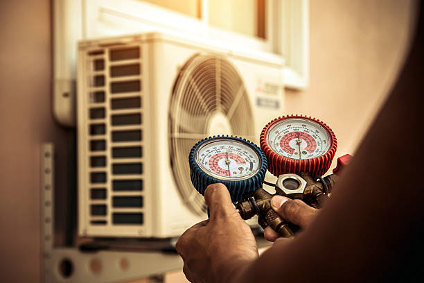 Professional Hvac technician working in Kensington, MD